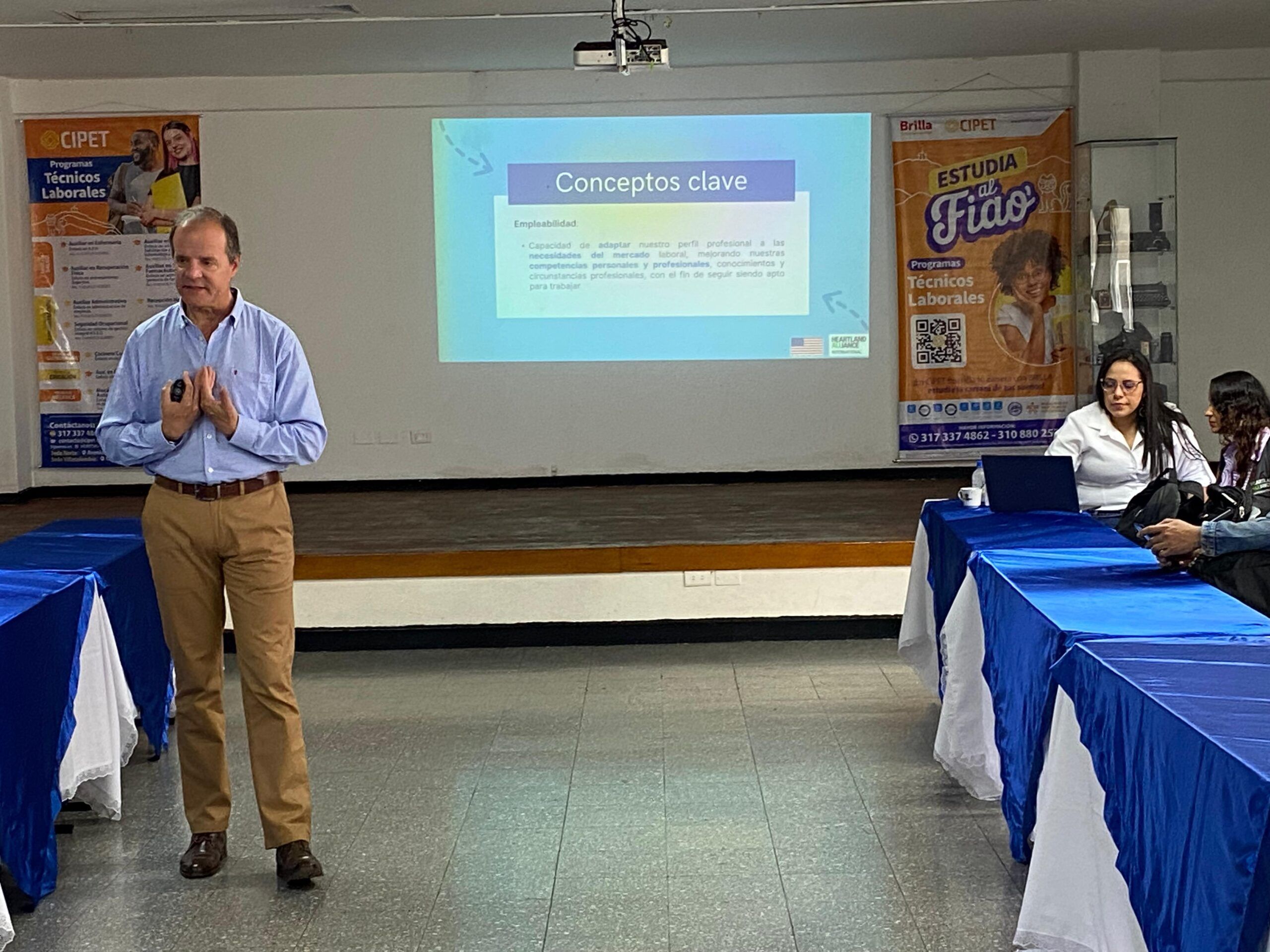 Dr. Carlos Alberto Parra -Especialista Senior de Medios de Vida y Soluciones Duraderas.